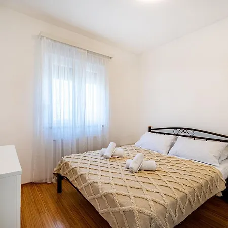 With A Parking Space Okrug Gornji, Ciovo - 21440 Apartment